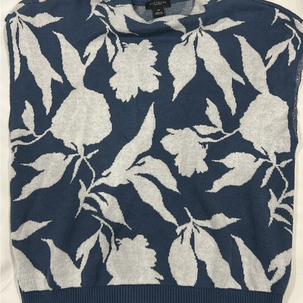 Ann Taylor Blue and White Floral Crewneck Sweater